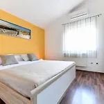 Villa Andrea With Private Heathed Pool Debeljak