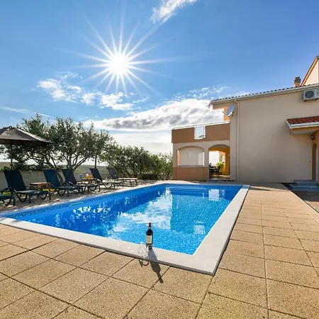 ヴィラ Andrea With Private Heathed Pool *