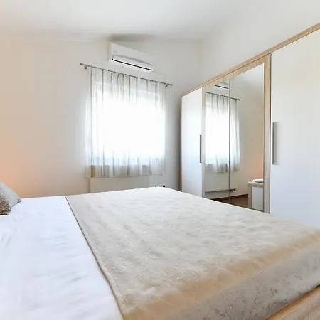 Andrea With Private Heathed Pool ヴィラ *