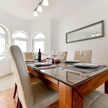 Andrea With Private Heathed Pool Debeljak