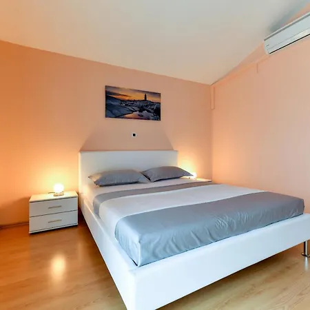 Andrea With Private Heathed Pool *