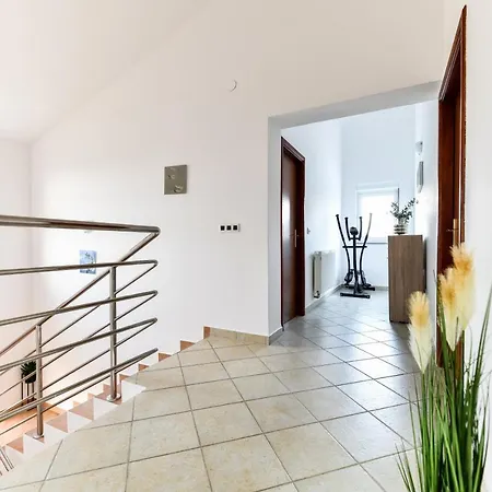 ヴィラ Andrea With Private Heathed Pool