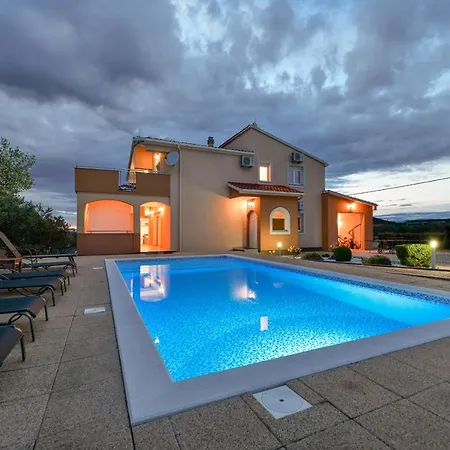 Andrea With Private Heathed Pool Debeljak