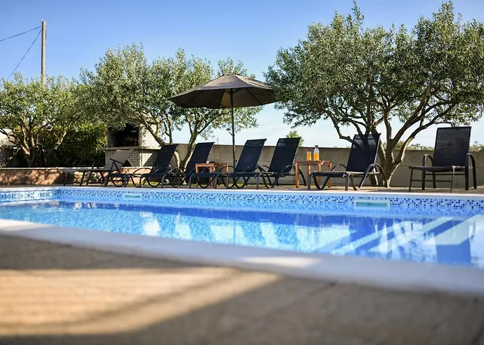 Вилла Andrea With Private Heathed Pool