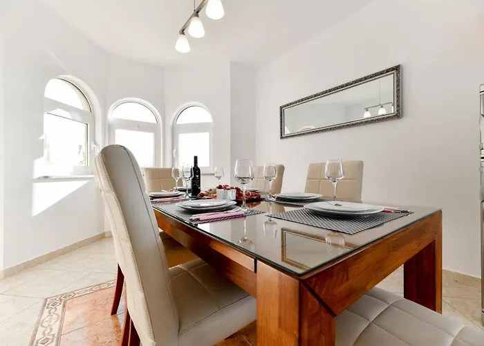 Andrea With Private Heathed Pool Debeljak