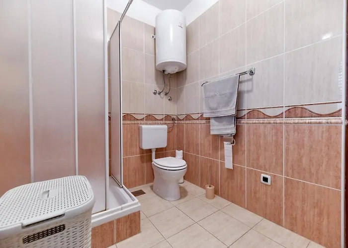 Andrea With Private Heathed Pool Debeljak