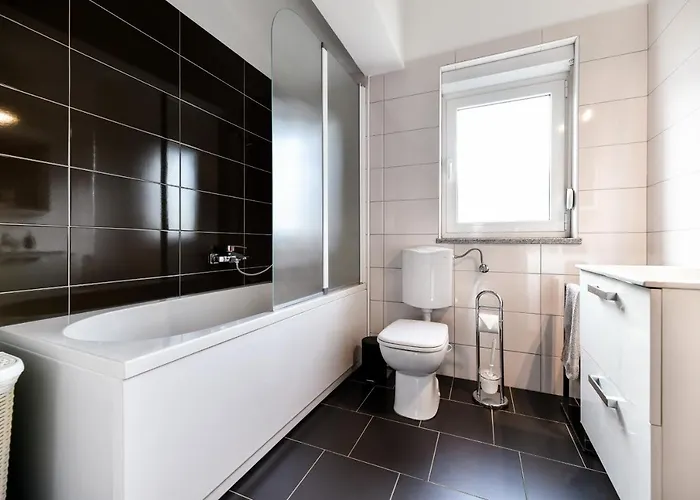 Andrea With Private Heathed Pool *