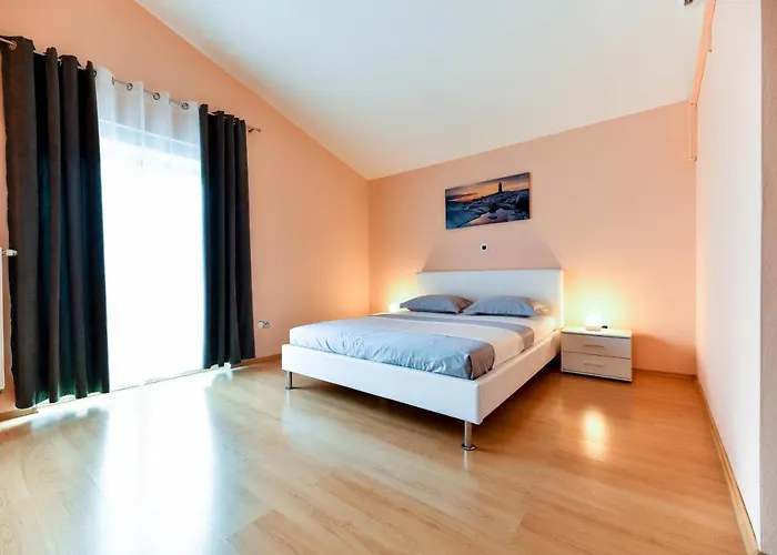 Andrea With Private Heathed Pool * Debeljak