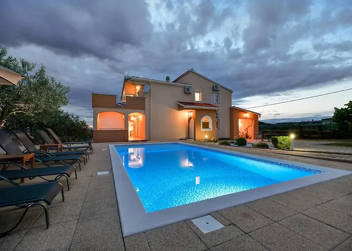 Andrea With Private Heathed Pool Debeljak