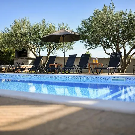 Villa Andrea With Private Heathed Pool