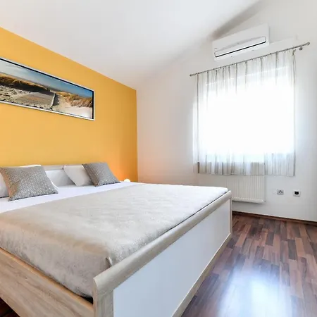 Villa Andrea With Private Heathed Pool Debeljak