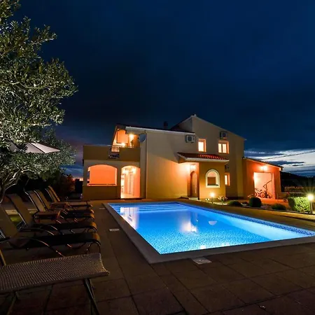 Andrea With Private Heathed Pool Villa Debeljak