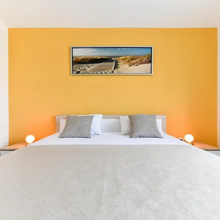 Andrea With Private Heathed Pool *