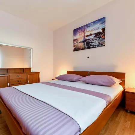 Andrea With Private Heathed Pool Villa Debeljak