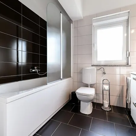 Andrea With Private Heathed Pool *