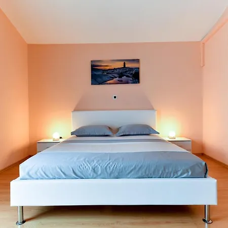 فيلة Andrea With Private Heathed Pool