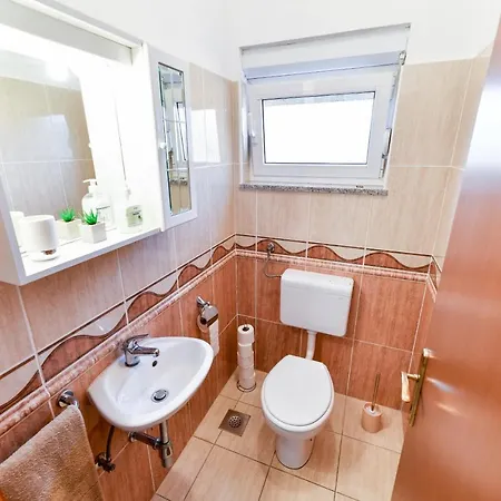 Villa Andrea With Private Heathed Pool Debeljak