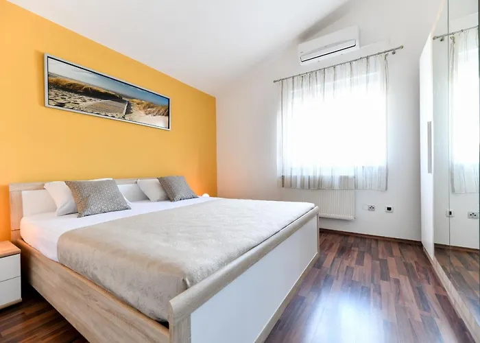 Villa Andrea With Private Heathed Pool Debeljak