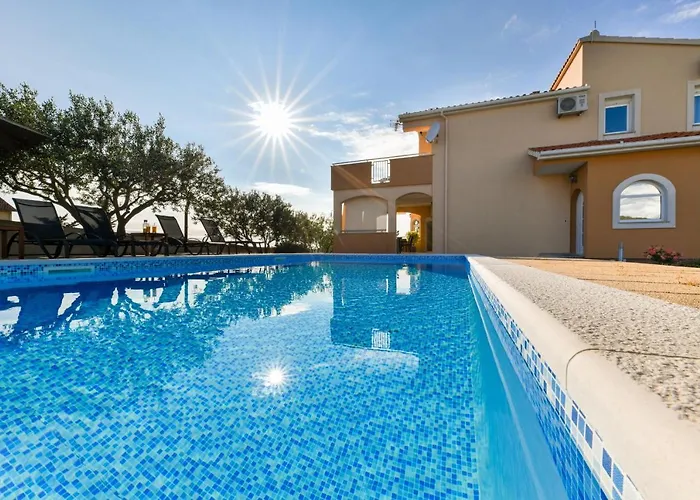 Andrea With Private Heathed Pool Villa Debeljak