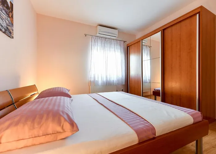 Villa Andrea With Private Heathed Pool