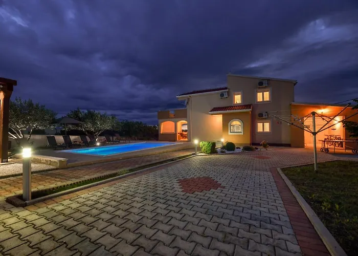 Andrea With Private Heathed Pool * Debeljak