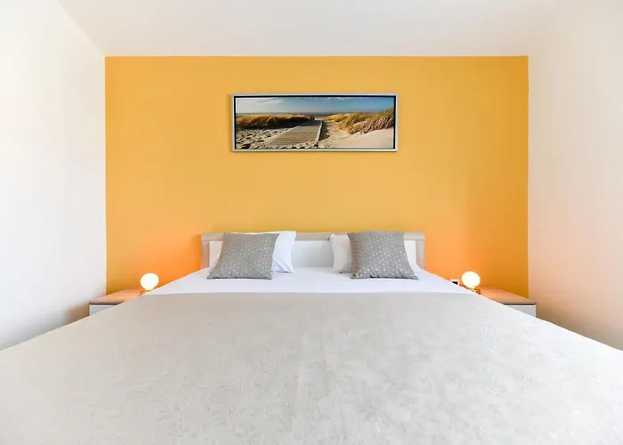 Andrea With Private Heathed Pool *