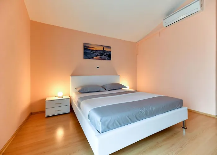 Andrea With Private Heathed Pool *