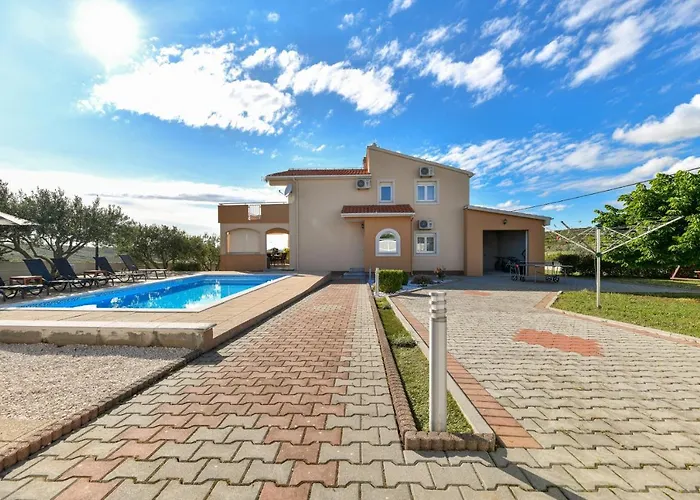 Andrea With Private Heathed Pool 빌라 Debeljak