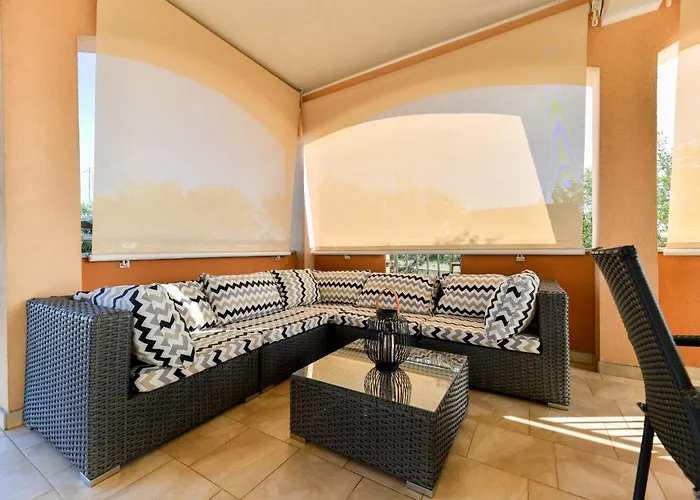 Andrea With Private Heathed Pool * Debeljak